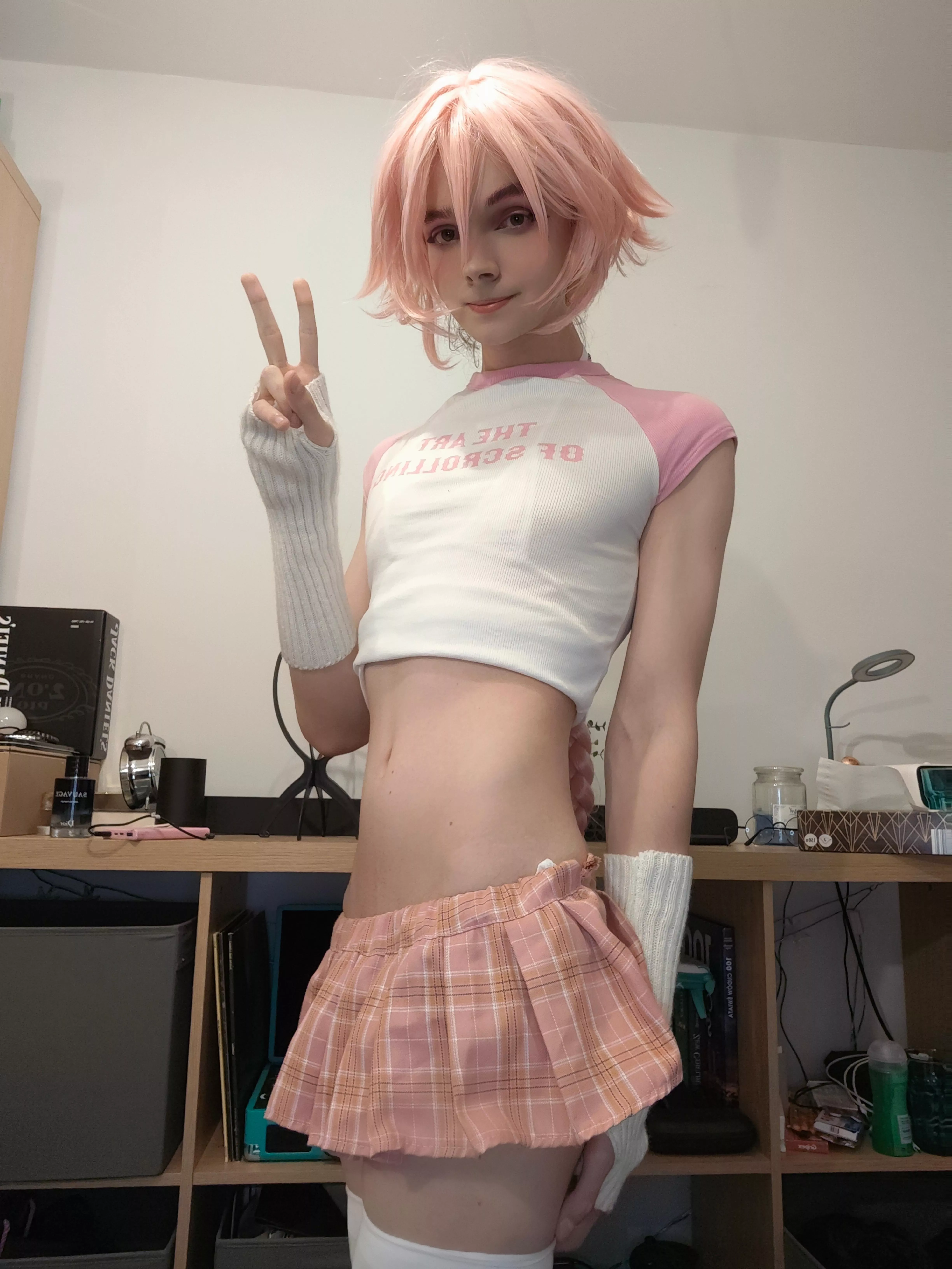 Say hi if u think I'm cute 🥺