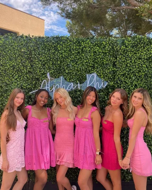 Which Alpha Phi pinky