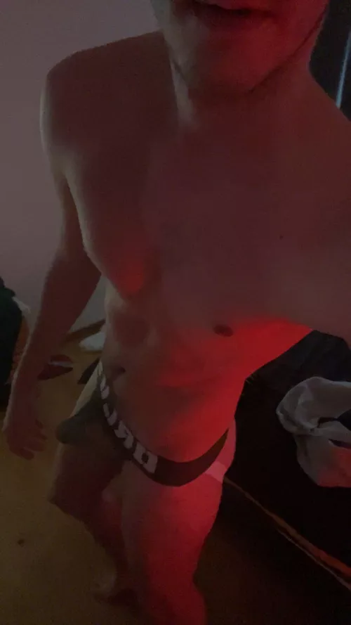 25 kinky French sub looking for his good dom. I m looking for an owner to control me long term . Let me worship you and turn me as your toy. Just break my mind and I m yours.