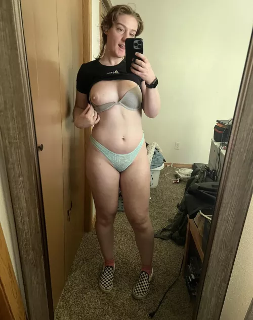 A little peak underneath [f]