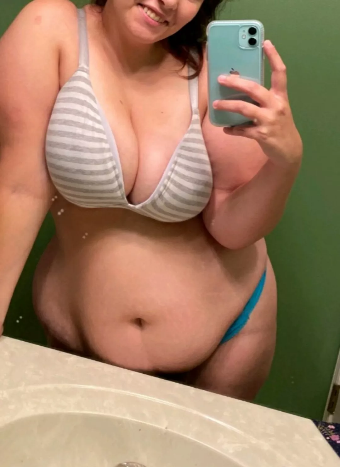 Can't have a Monday without Mom Bod!