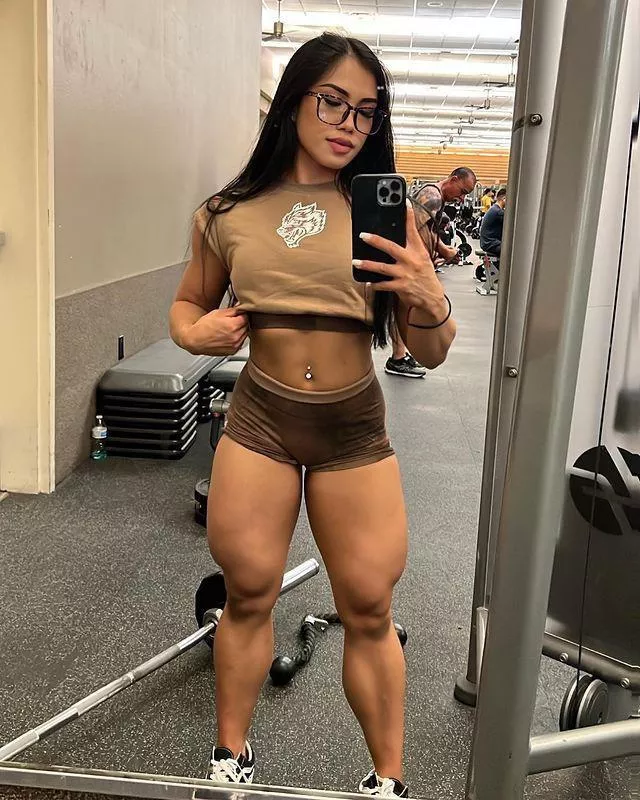 Damn! Her quads & hams are INSANE!