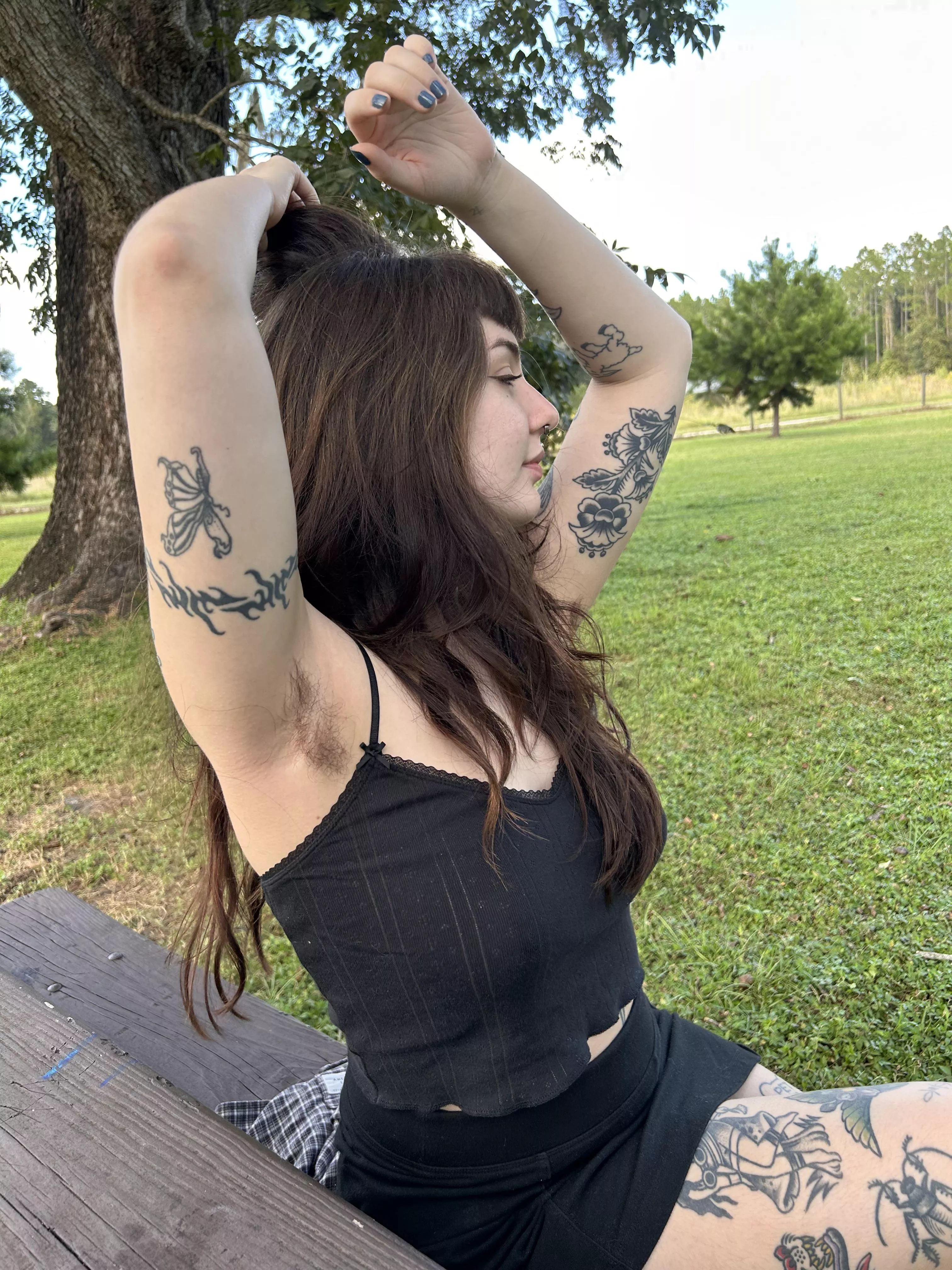 Hairy pits at the park, would you stop & say hi?