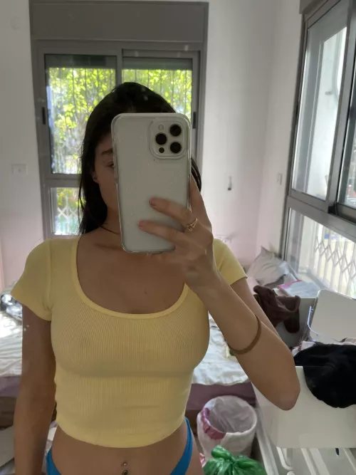 I can make yellow looks hot