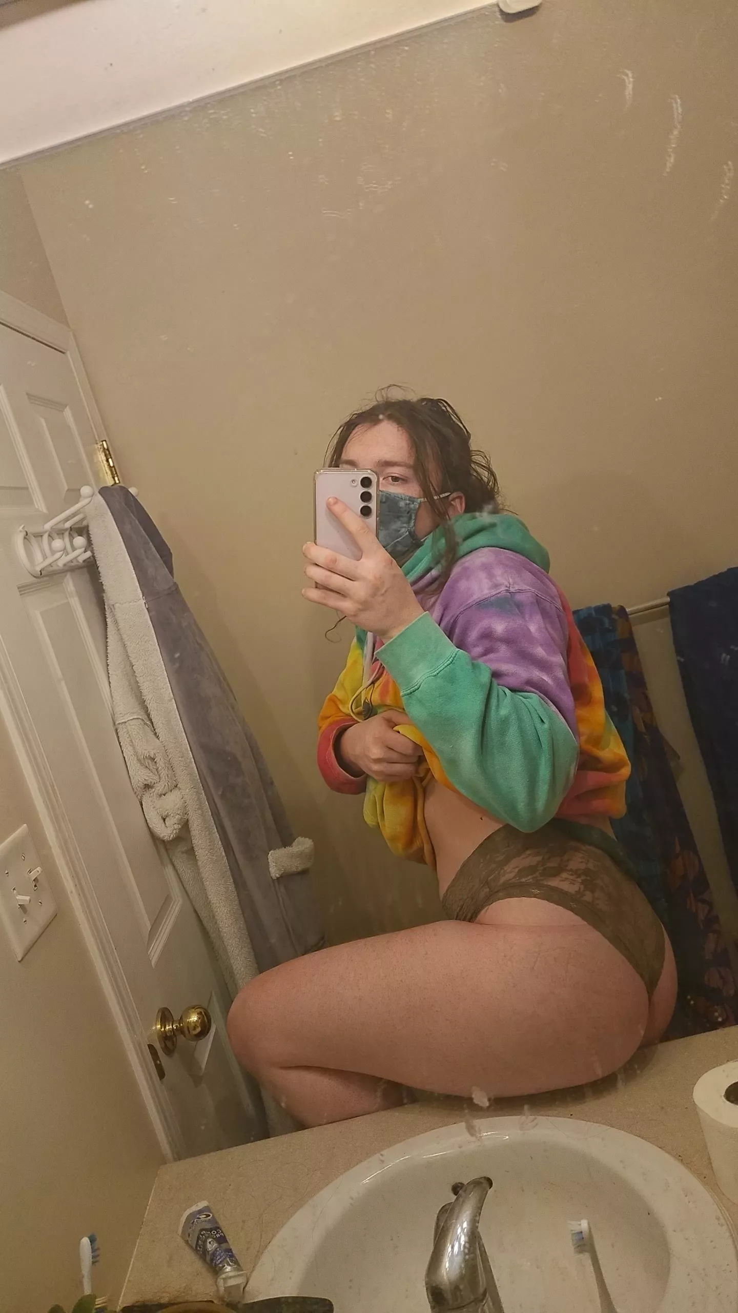 I love sending nudes to people I barely know 🙈