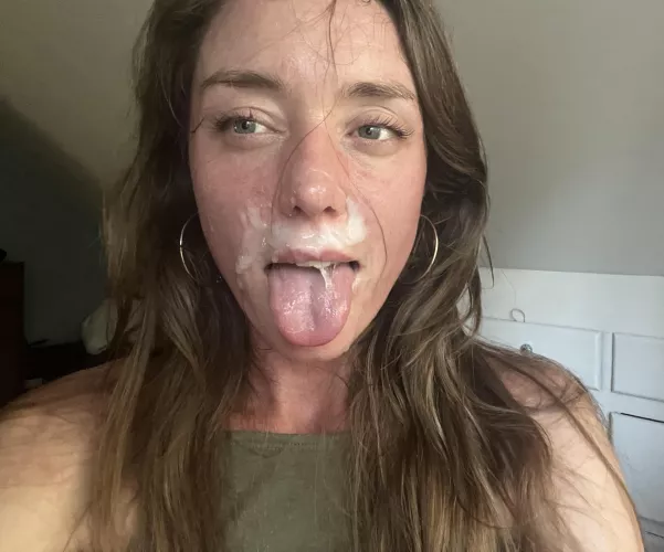 it makes me horny when I have cum on my face
