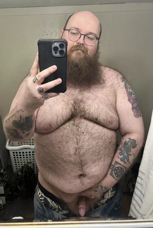 It was a hot n sweaty day at the ren faire, who wants to help me clean up n relax ✨👀