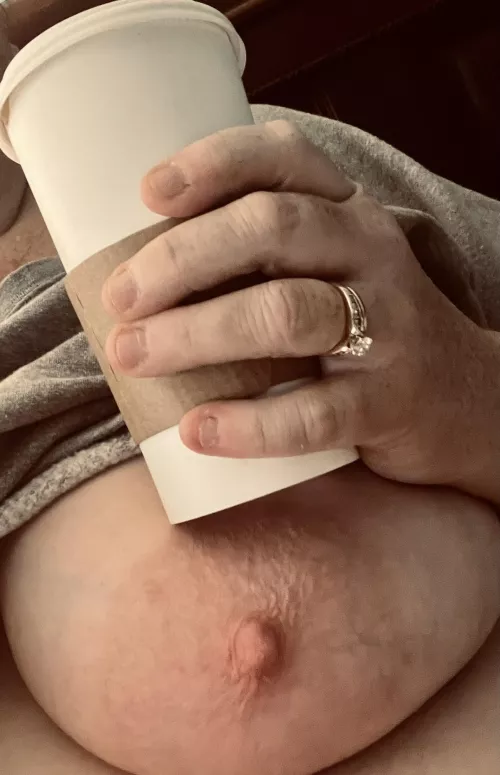 It’s chilly out this morning. Hope you’ve got someone to bring you coffee and keep you warm. ☕️