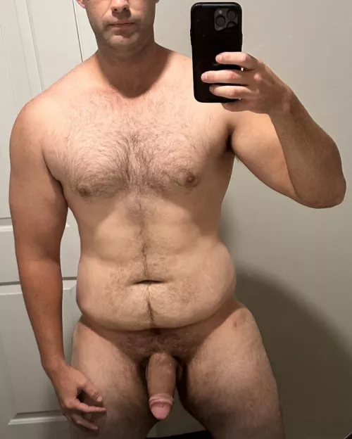 Just a (35) married dad who’s dick gets no love anymore.