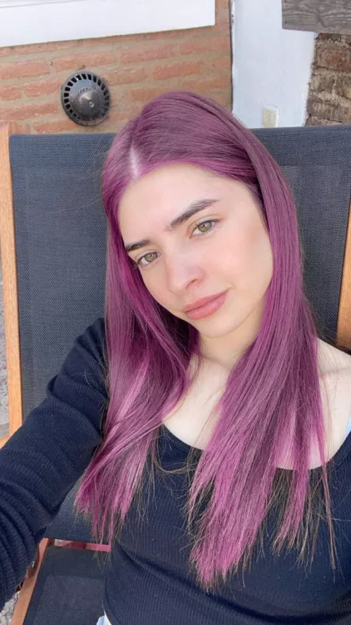 Just a pink haired girl enjoying her lunch break ;)