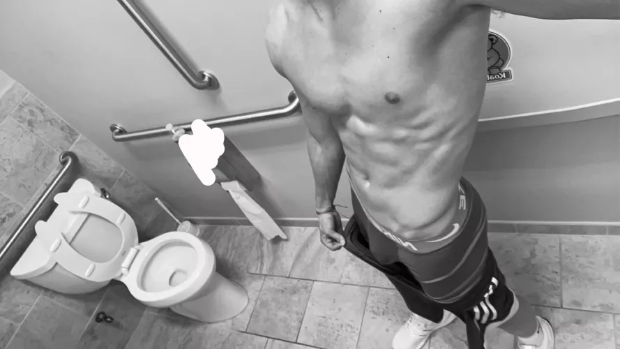 Masc dudes hmu need a gym buddy and fuck buddy pm a pic