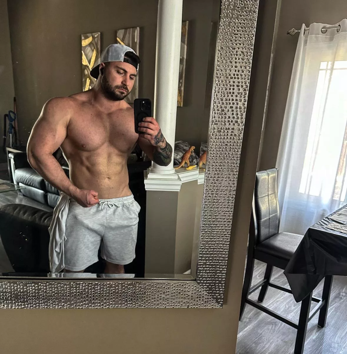 Who wants to feel my body😈(m)