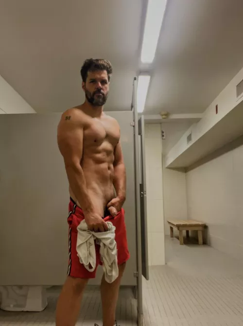 (37) 6’4 220. Still need that motivation so turn the arrow orange and lemme know whatcha think