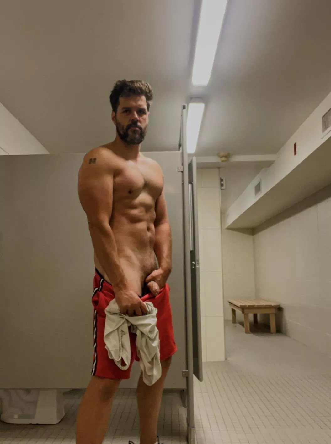 (37) 6’4 220. Still need that motivation so turn the arrow orange and lemme know whatcha think