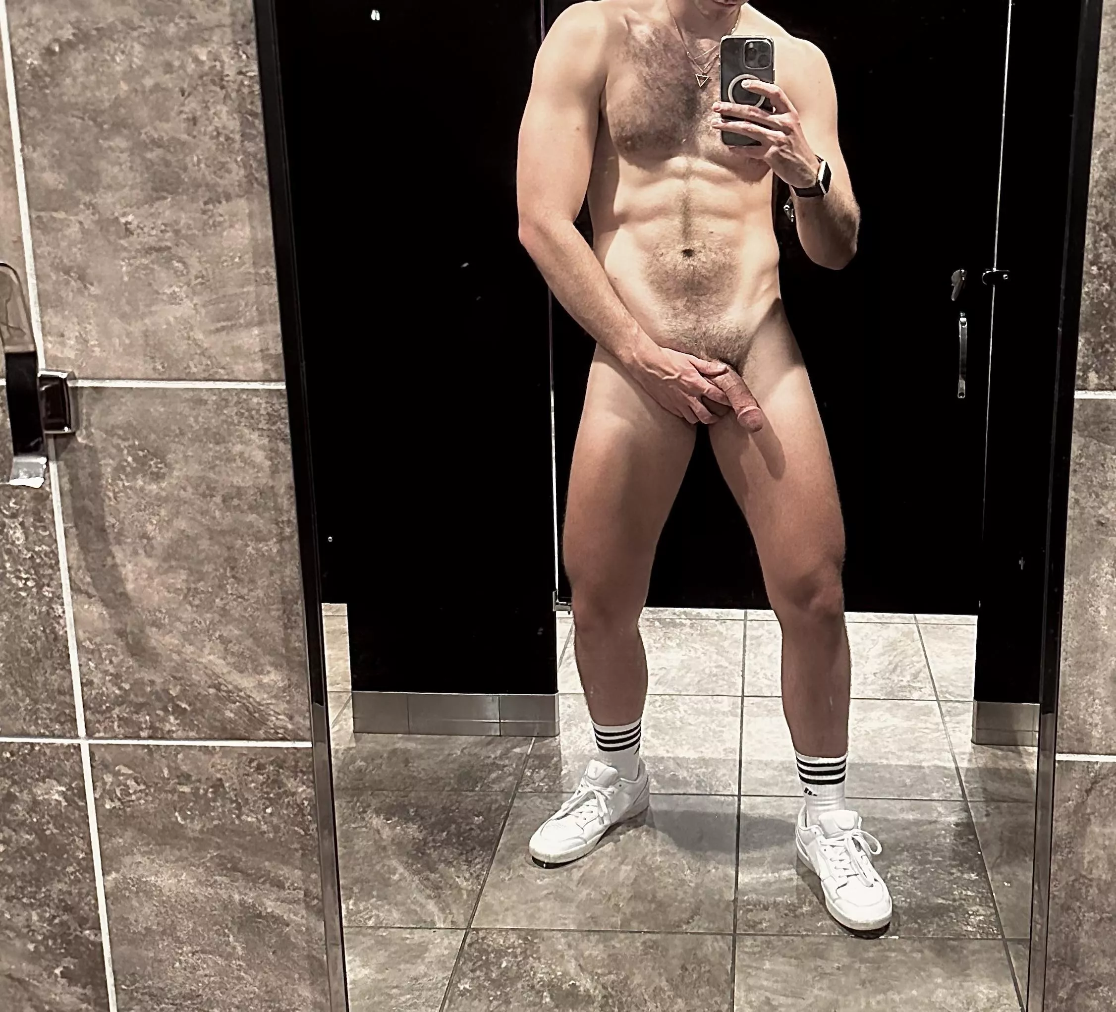 6’ 3” 200lbs of otter