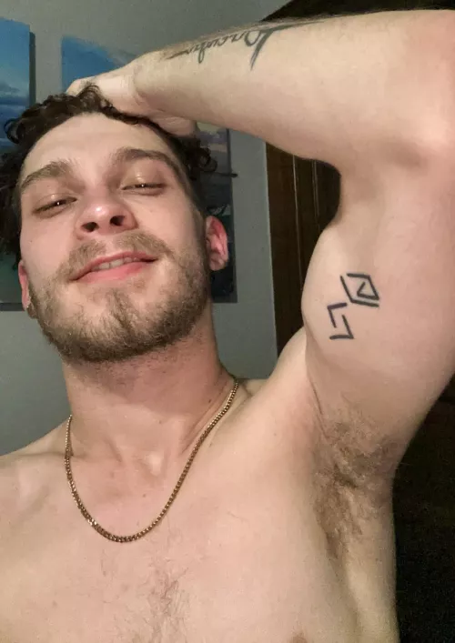 Come sniff my after workout pit