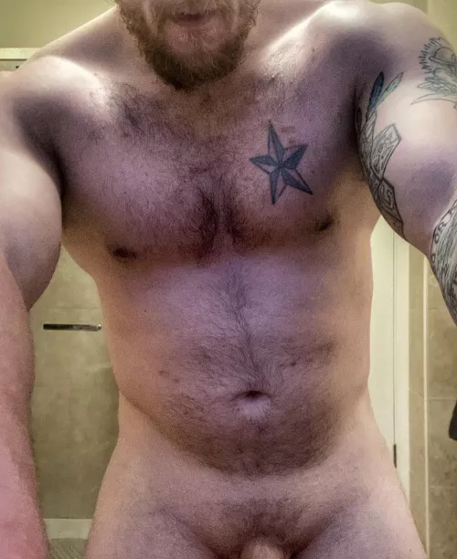 Currently sporting less hair than in this pic, this is prob the hairiest I’ve ever been. Grow it again or nah?