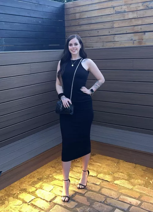 Don’t you love a girl who can be classy in public but a freak for you? 😈