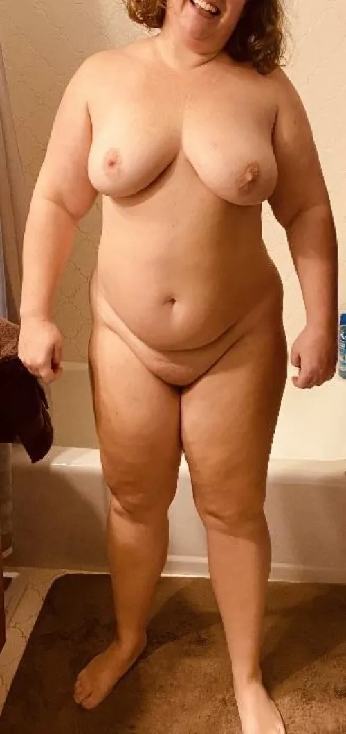 F 46, 220lbs, 5’7”. It’s going to be a great day. Doing my best to be positive about my body.