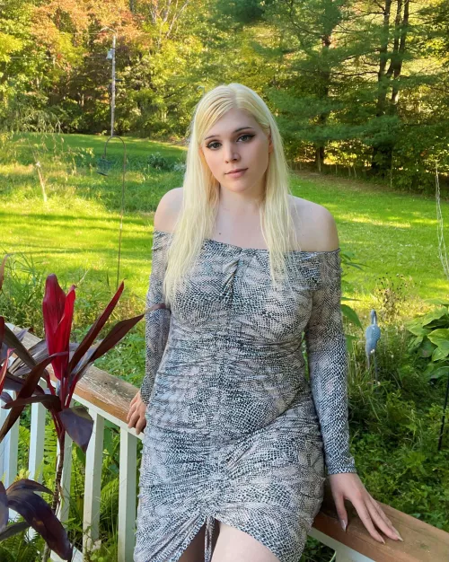 Good morning from this curvy femboy 🥰