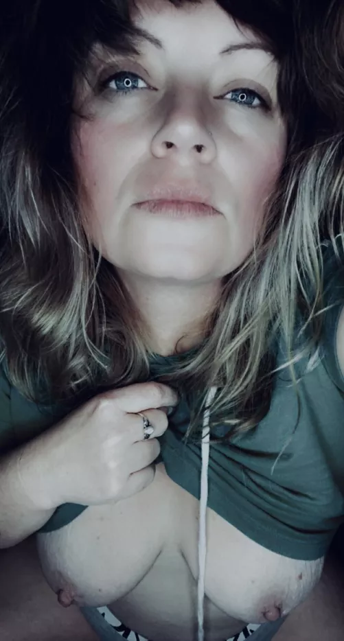 Happy Monday, drop a load on this mil(f)