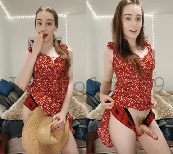 I hope this big gift under my dress doesn't scare you off 😈 💘