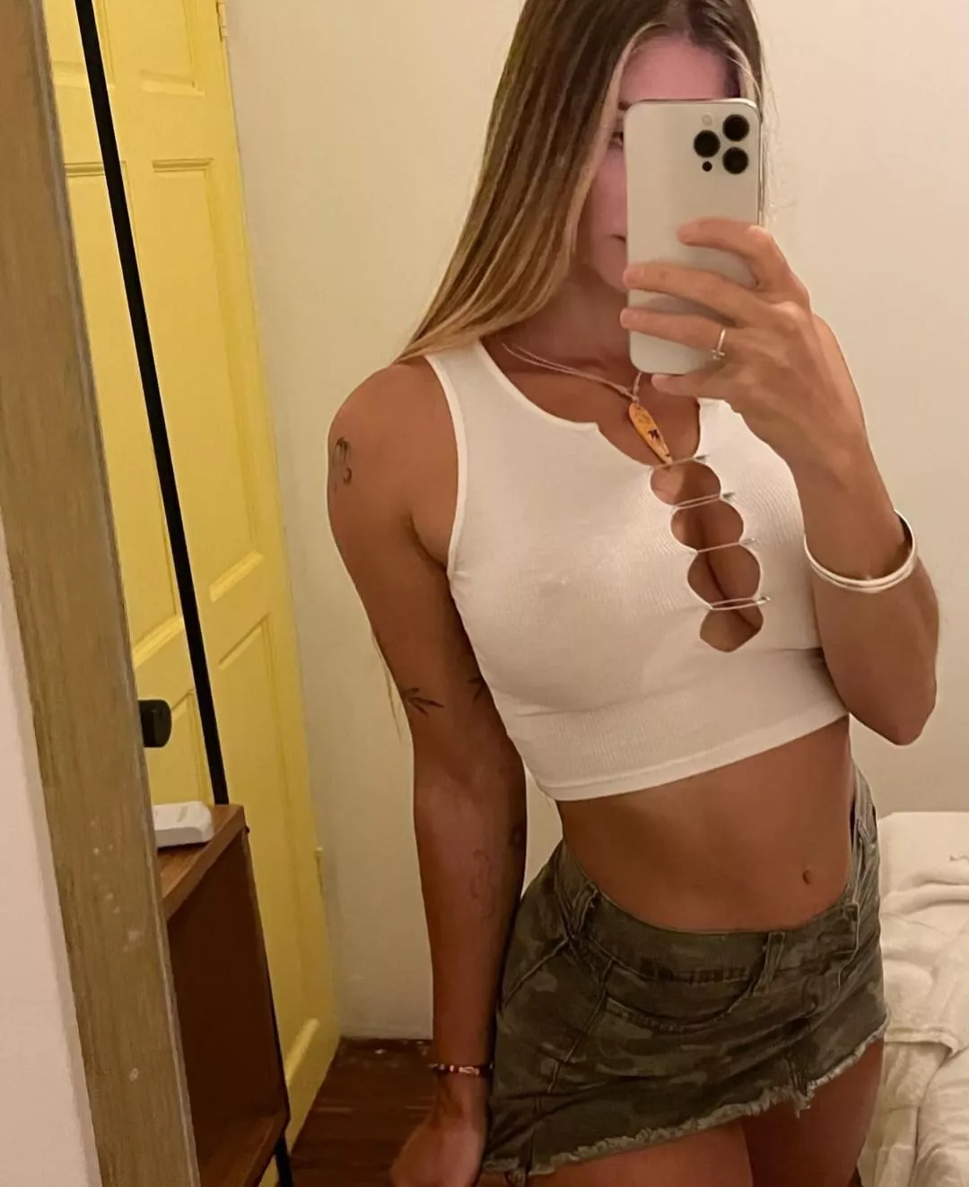 I look good in this top