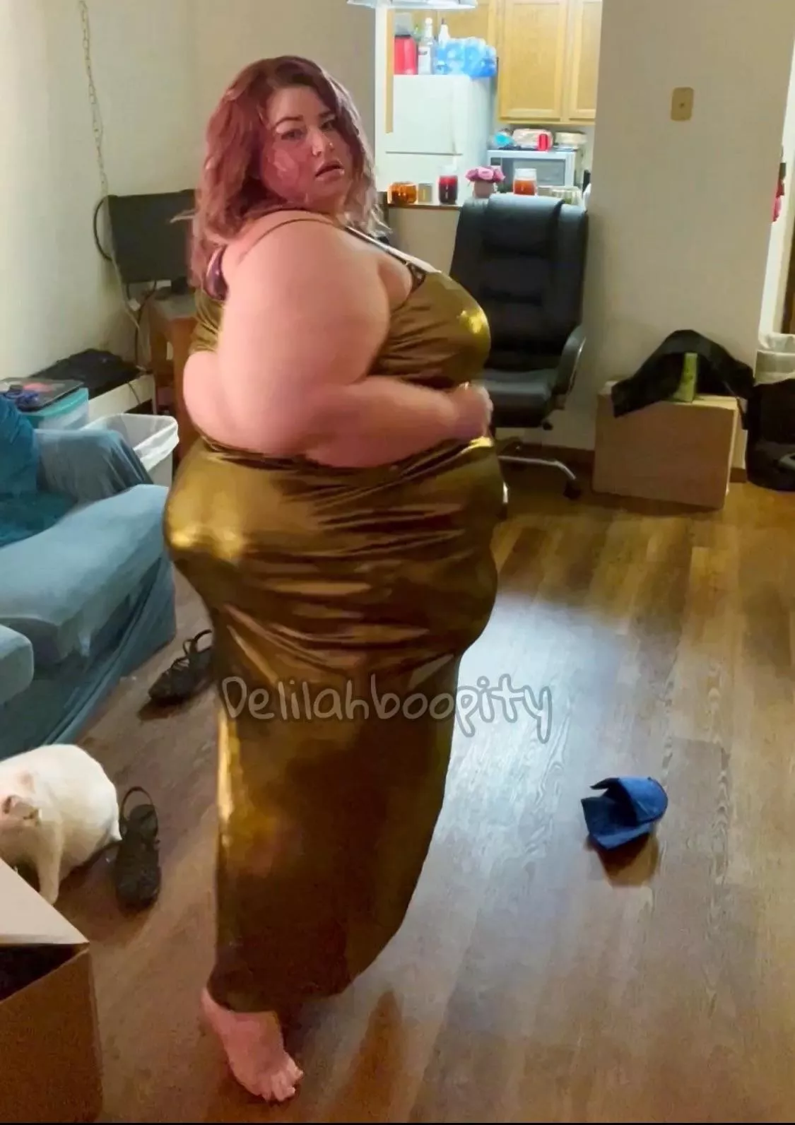 I need to try this dress on again when I find it. With much better lighting. 🥴