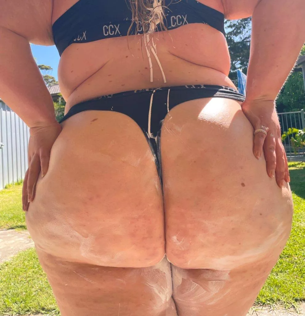 It’s just sunblock, I swear 😏😈