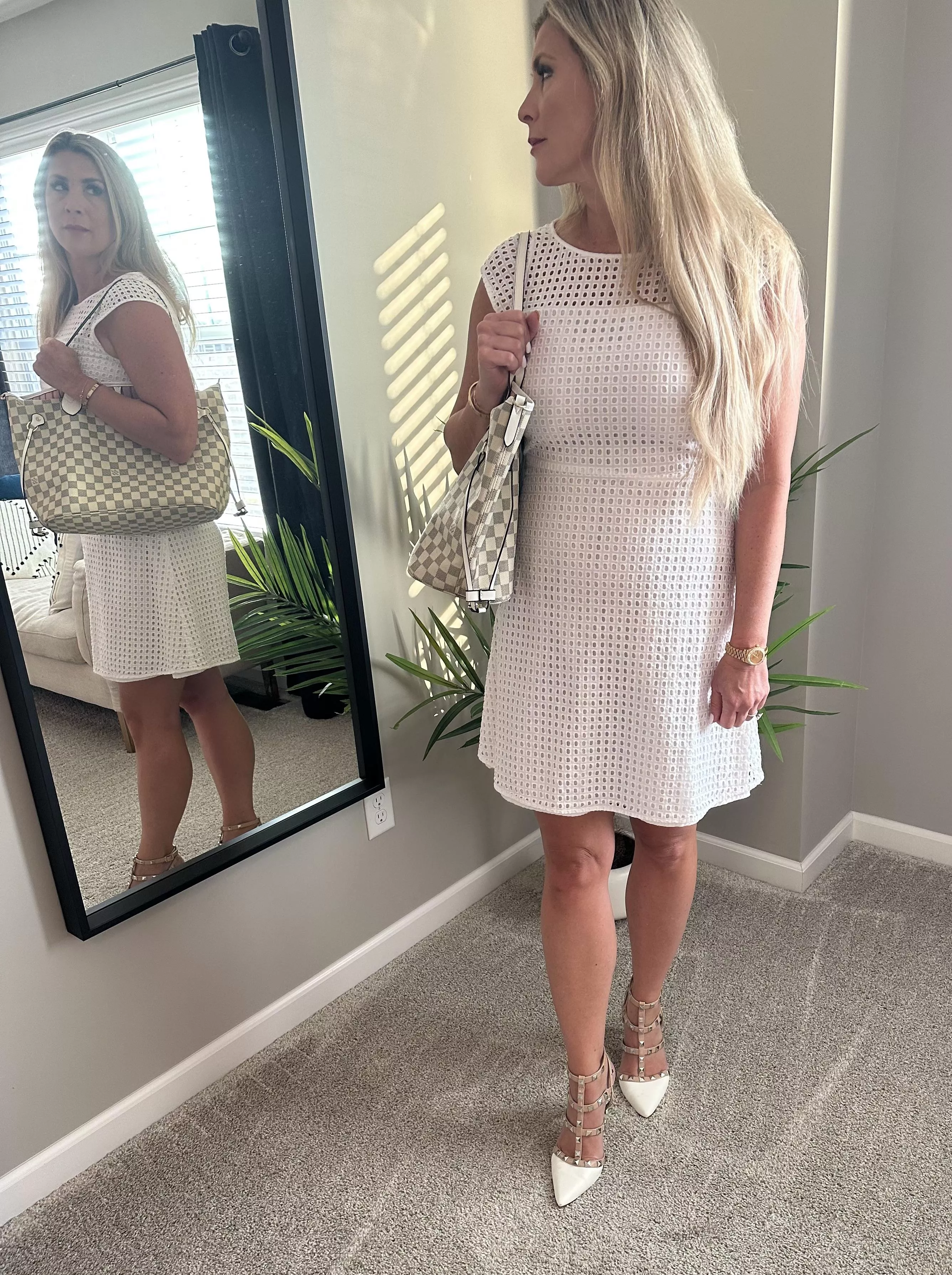 It’s time to start my day, but feeling a pumpkin spice latte from Starbucks is in order for the drive!