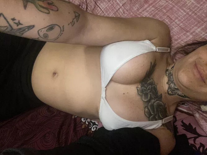 Just a little tease! look at my sexy navel