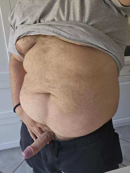 Just ur casual fat guy with an unusually big dick :)