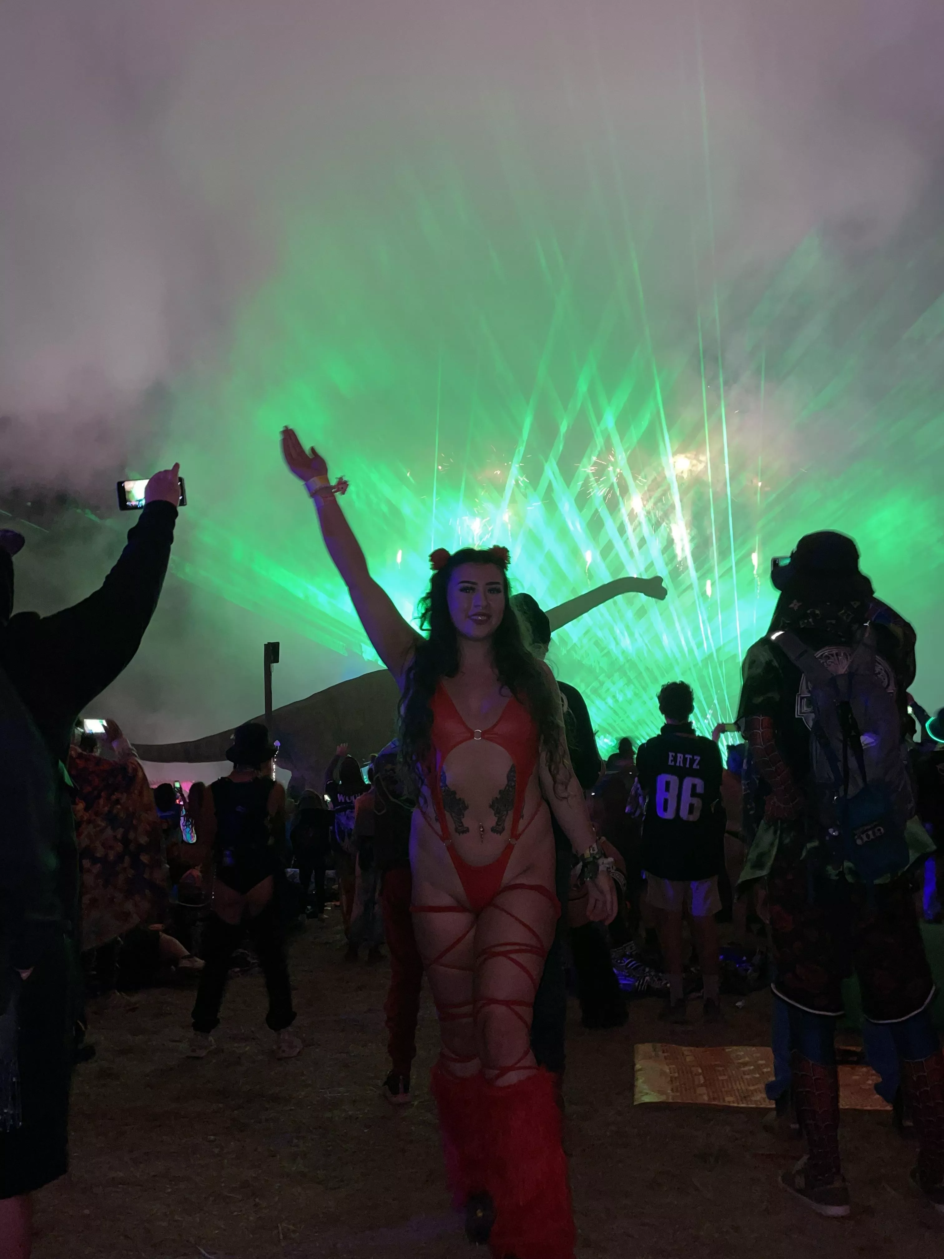 Kiss me under the lasers 🤭