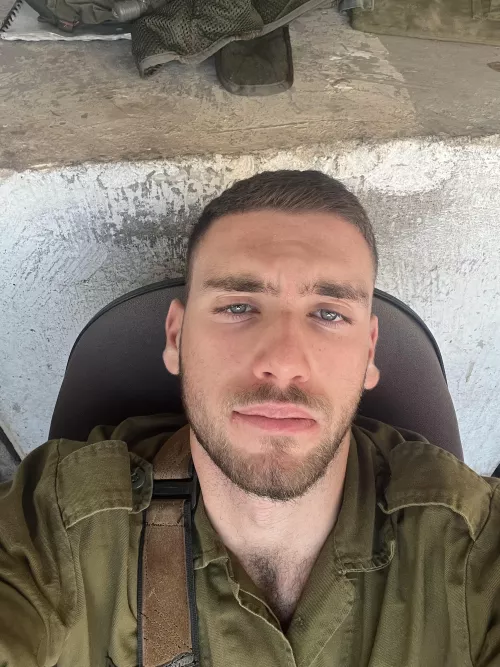 Look me in the eyes!