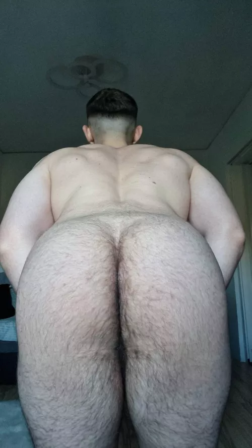 My girlfriend doesn't wanna eat my ass, would boys do?