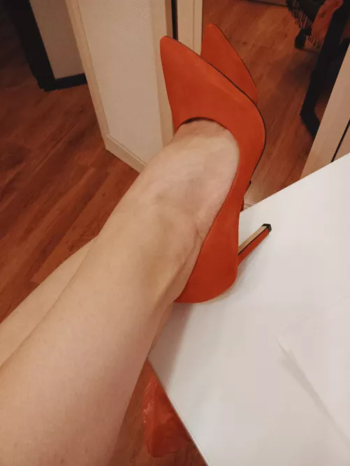 someone gave me these red shoes🍎