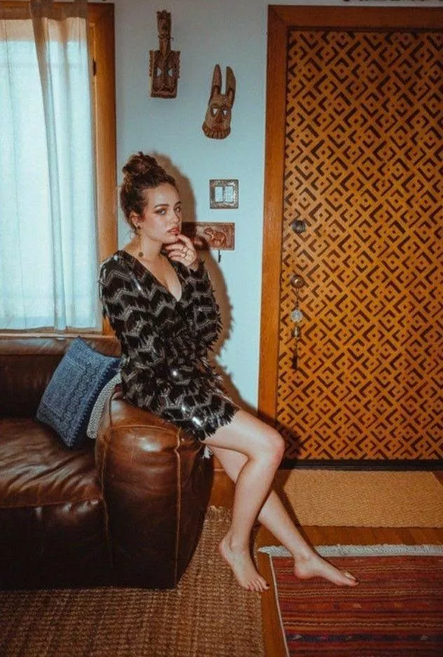 Super horny for Mary Mouser and her feet right now