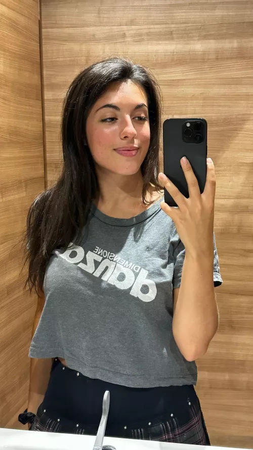 The mirror reflects my light F19 OC