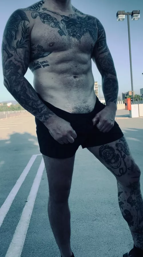 Working out in public again, always turns me on!