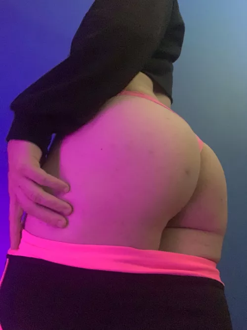 Would u stretch me out before my workout?