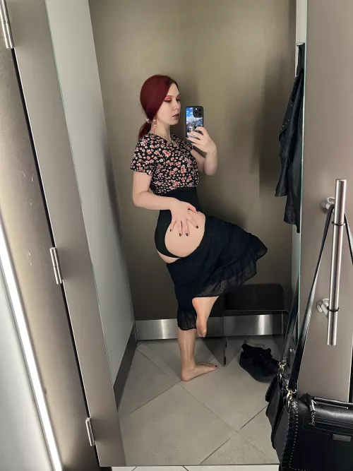 You should spank my ass 🍑