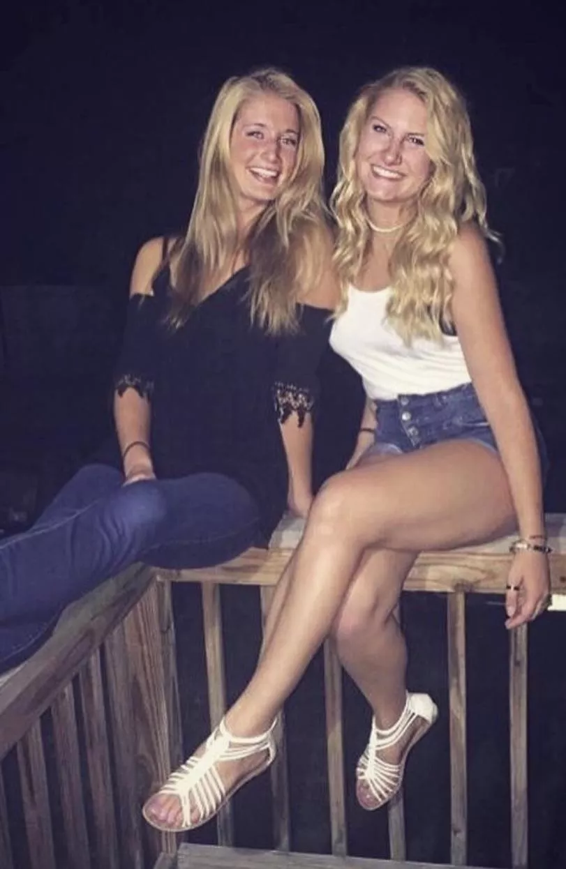 [2] Blonde college beauties
