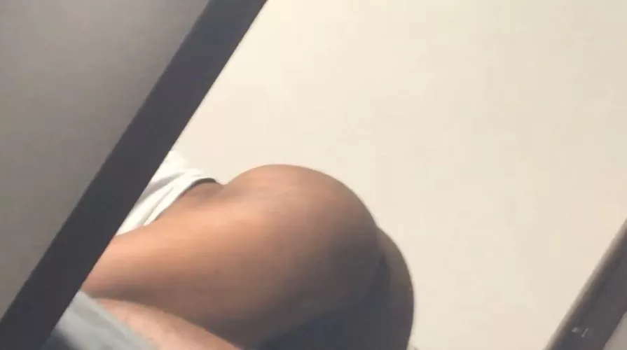 22 Need a daddy 🥺