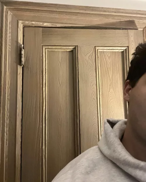 23 Canada DL top. Currently looking for bros to have fun with and get to know. Kinky too;) add snap and send face: j_grey1765