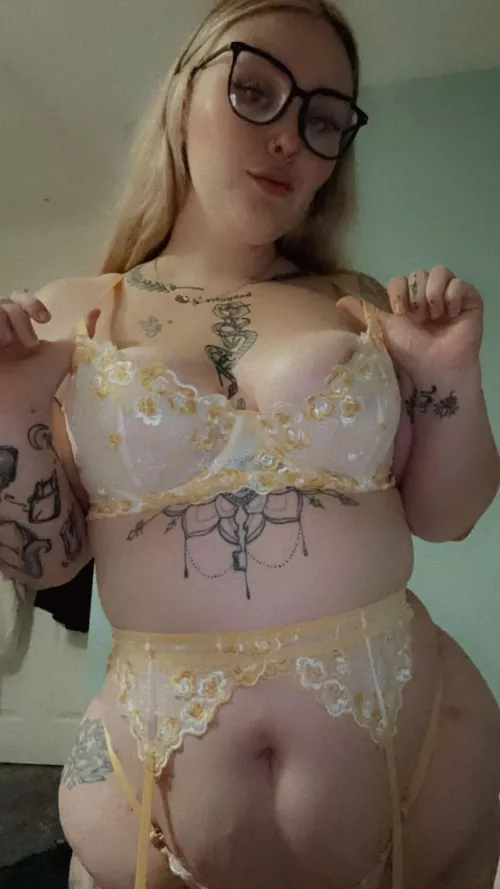 BBW British Milf who knows how to please....meow x