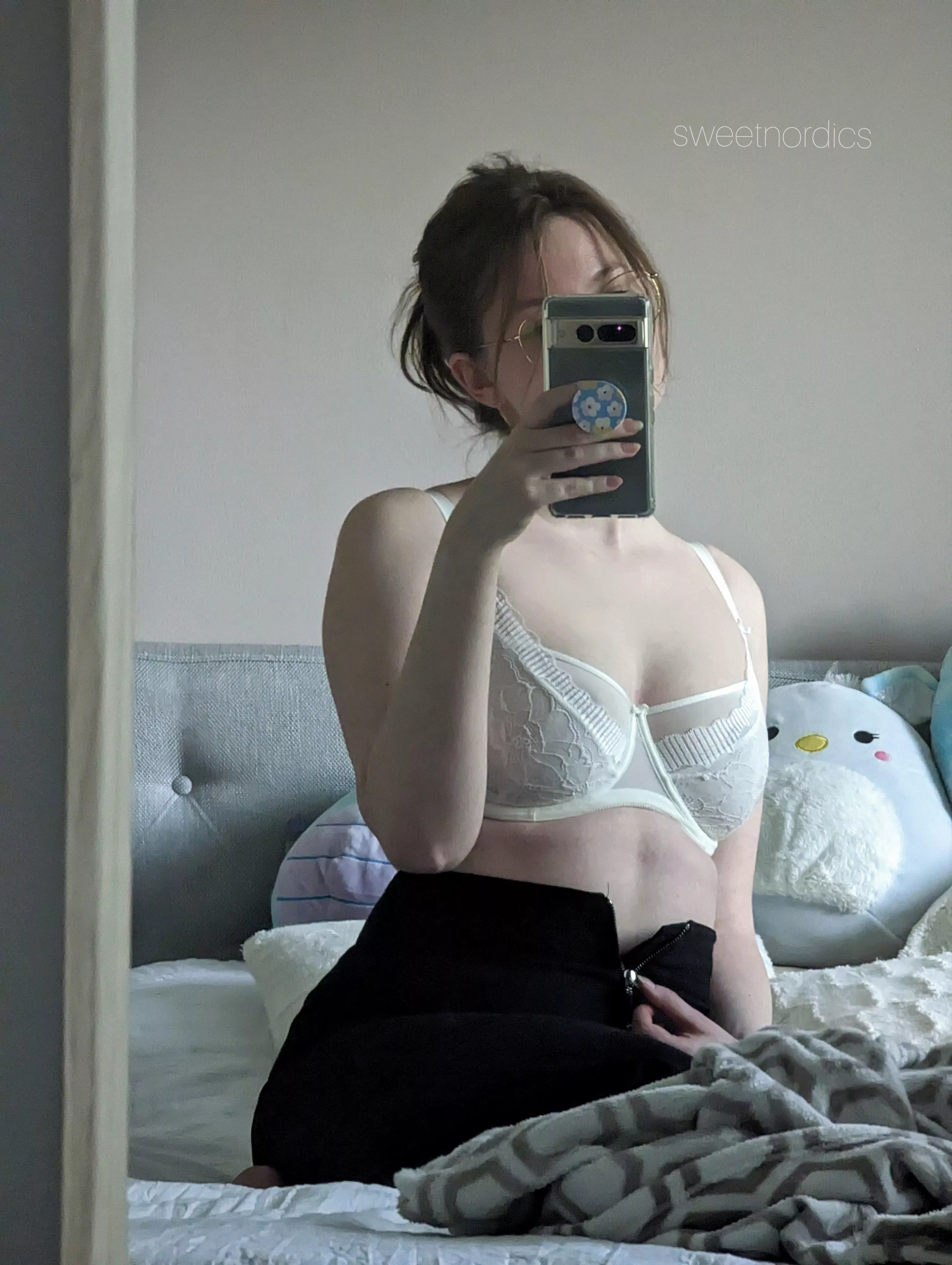 Come play with me 😌 [f]