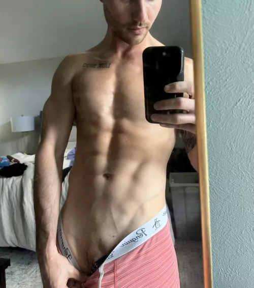 Do we like ab veins here? [M]