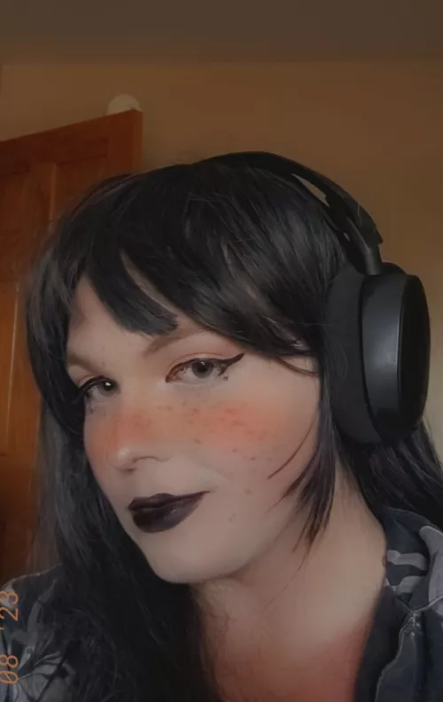 Do you think black hair suits me?