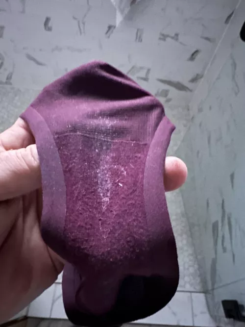 Housewife leaves obvious trail