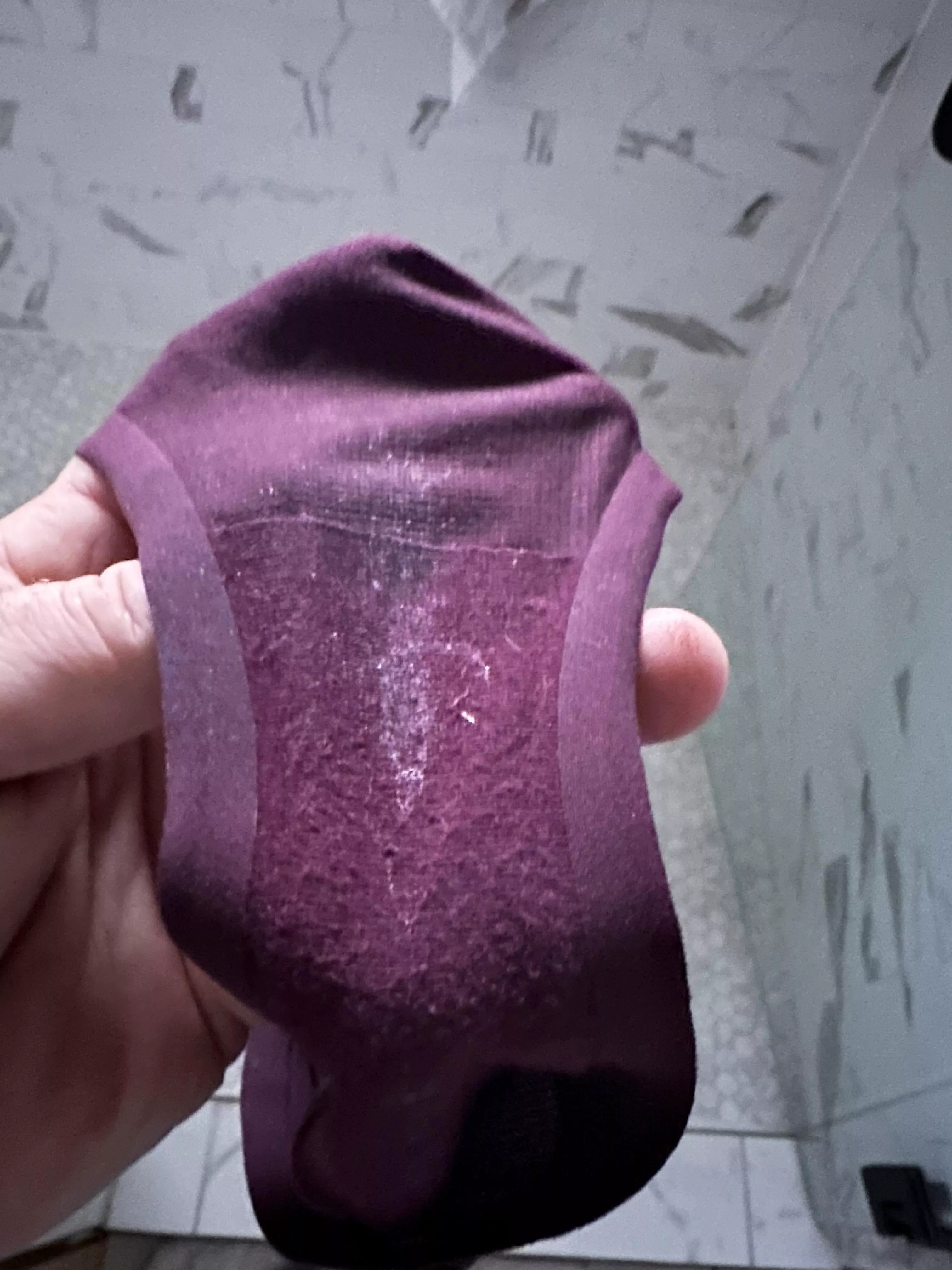 Housewife leaves obvious trail